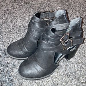 Black heeled boots